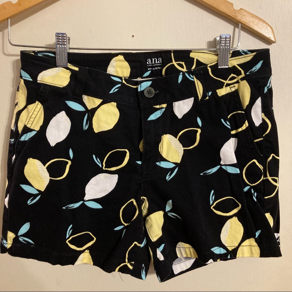 a.n.a. lemon print twill chino shorts